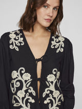 camisa bordada con lazos