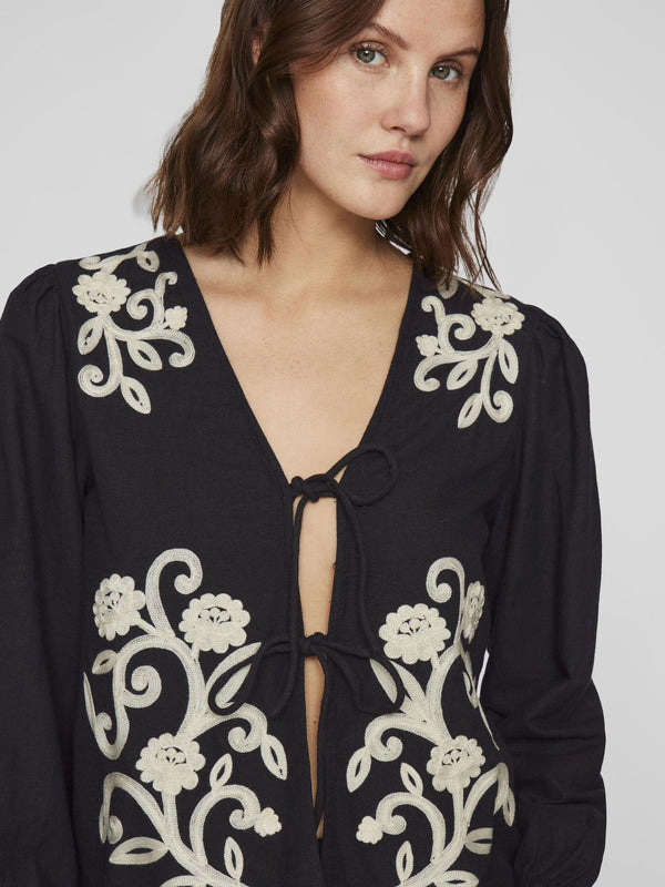 camisa bordada con lazos
