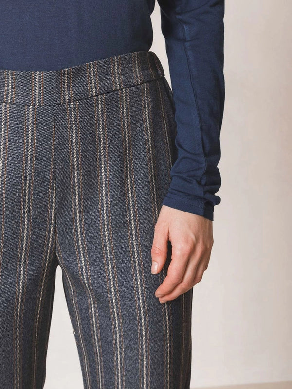 pantalon goma en cintura azul con rayas beige/marron
