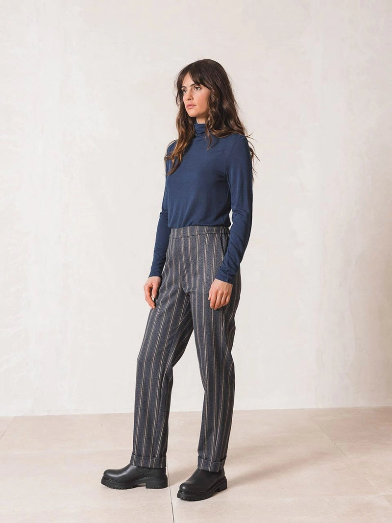 pantalon goma en cintura azul con rayas beige/marron