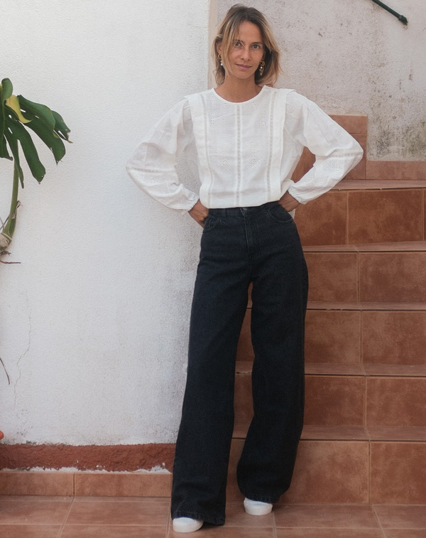camisa bordada sin cuello con solapa en manga