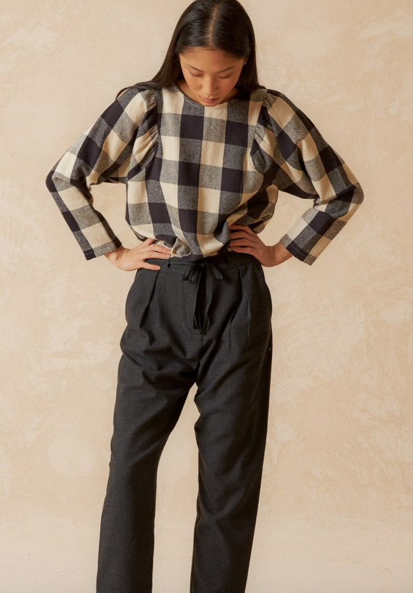 pantalon con botones en cremallera lazo y pinzas