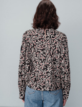 blusa abrochada atras dibujo