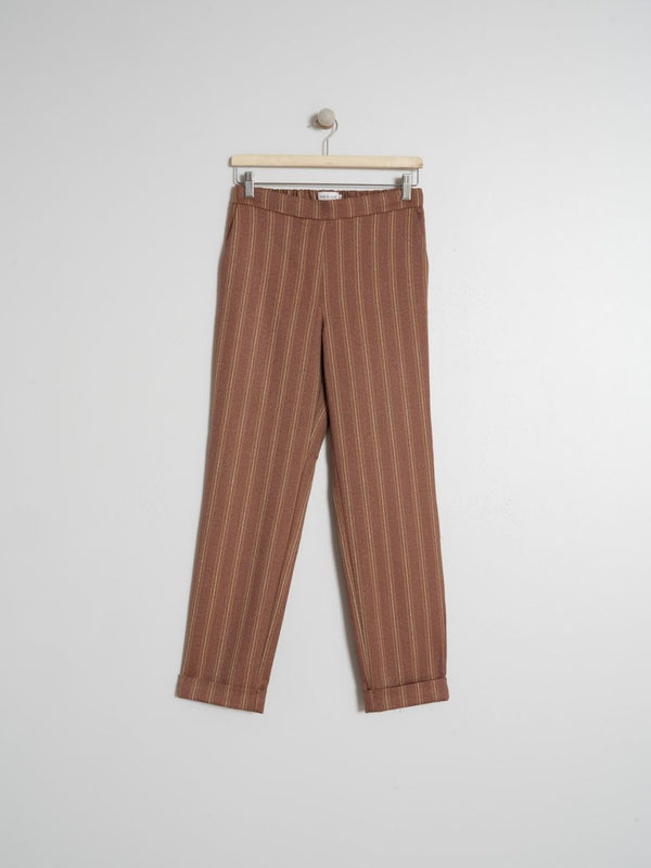pantalon marron raya
