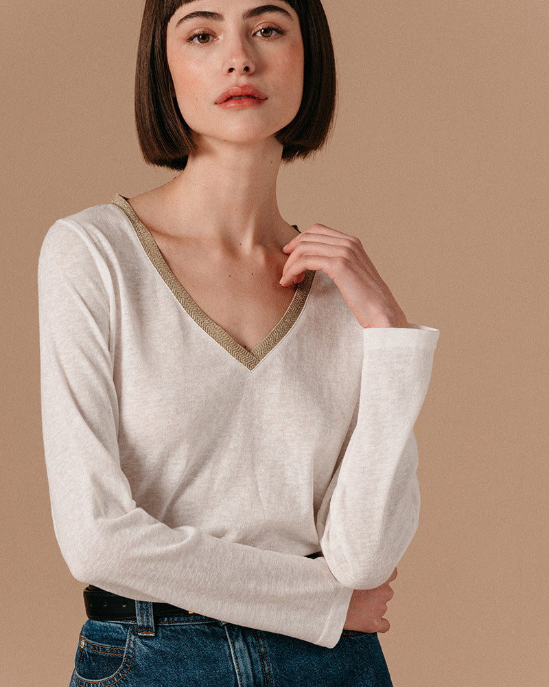 Camiseta m/larga cuello pico blanca dorada