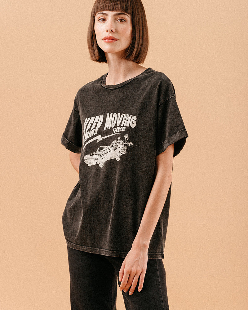 Camiseta gris oscuro coche Keep Moving