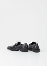 Zapato negro hebilla dorada