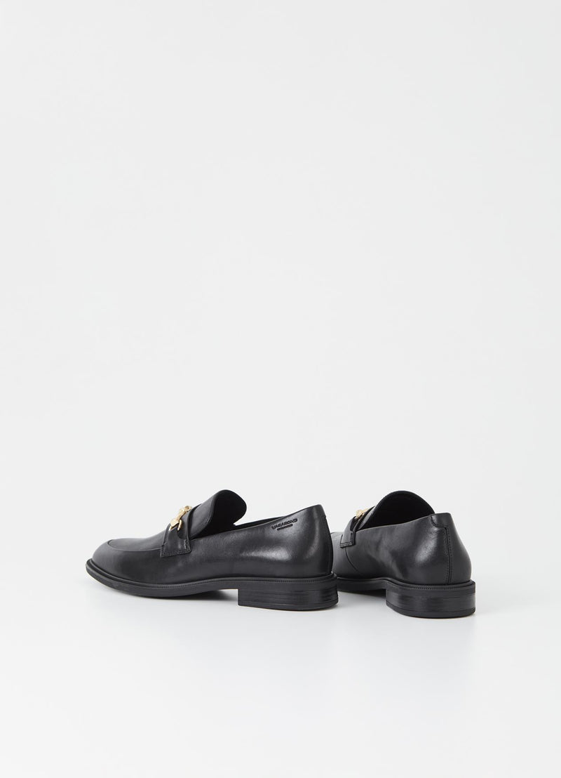 Zapato negro hebilla dorada