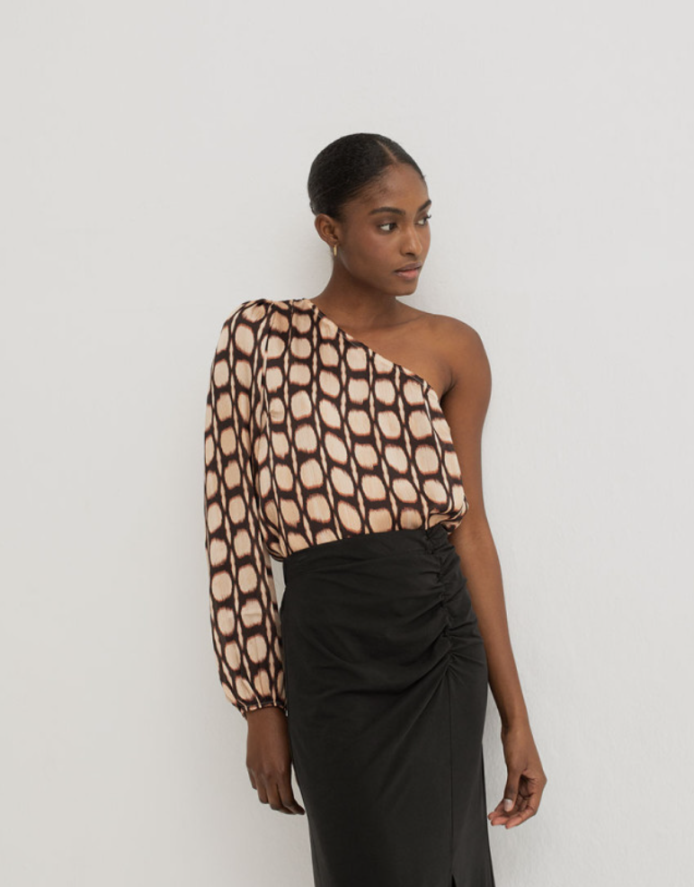 blusa fina asimetrica