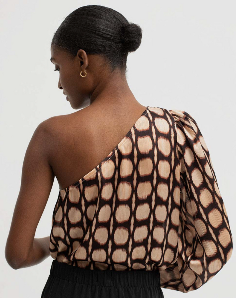 blusa fina asimetrica