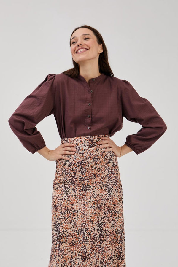 Blusa escote redondo manga larga color uva
