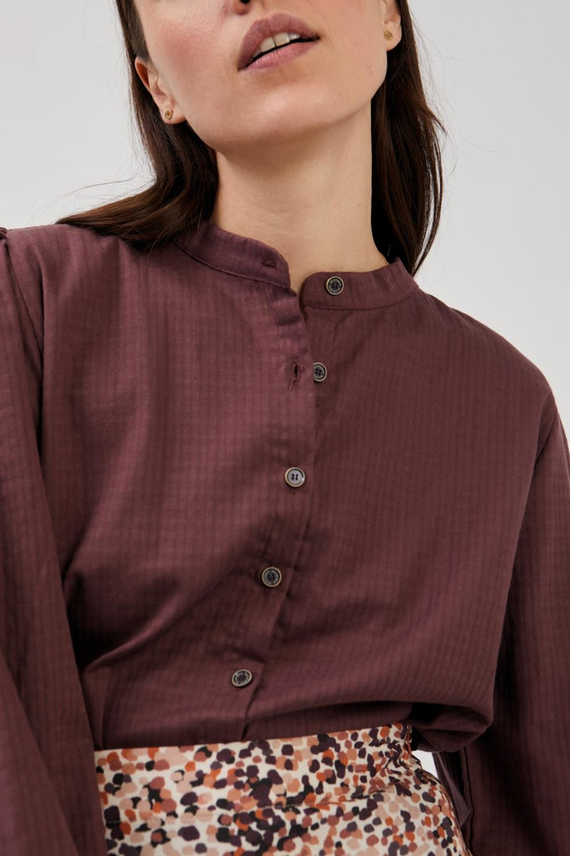 Blusa escote redondo manga larga color uva