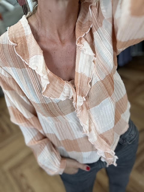 camisa cuadros y jaretas con volante