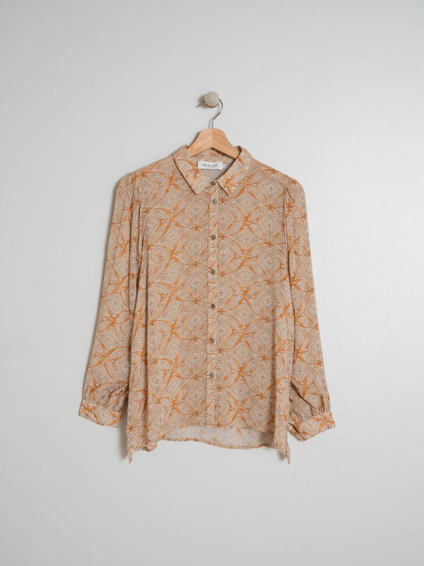 Camisa dibujos naranjas puntitos
