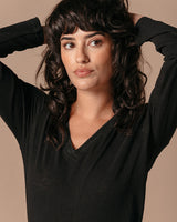 Camiseta negra m/larga cuello pico brilli
