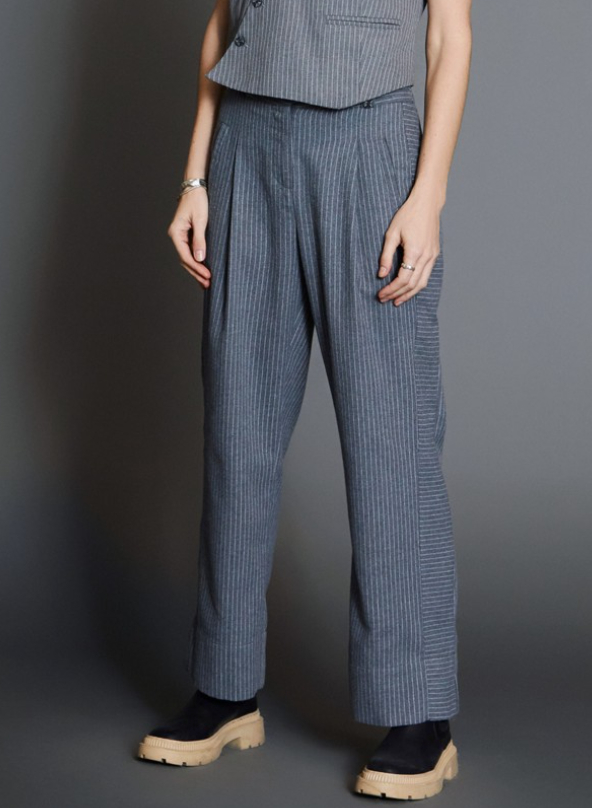 pantalon raya diplomatica gris