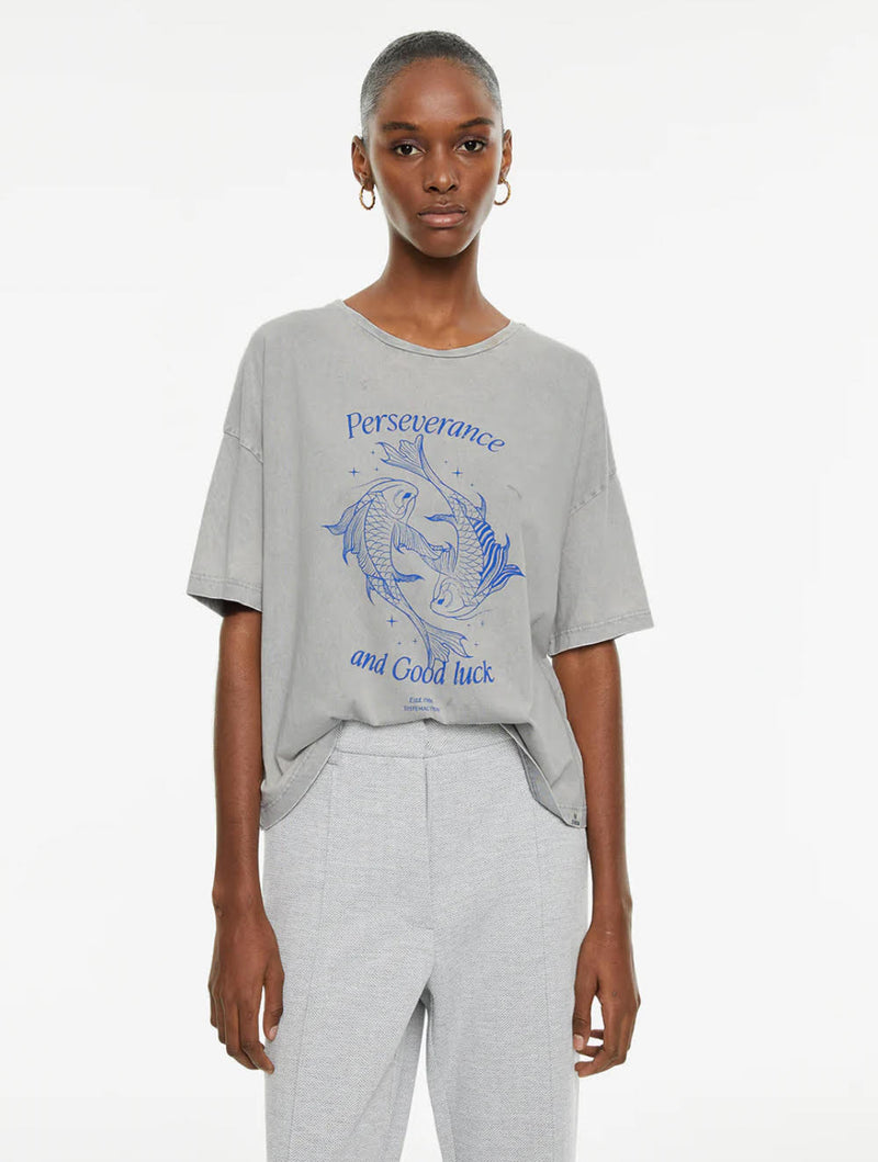 camiseta oversize manga corta estampada peces gris
