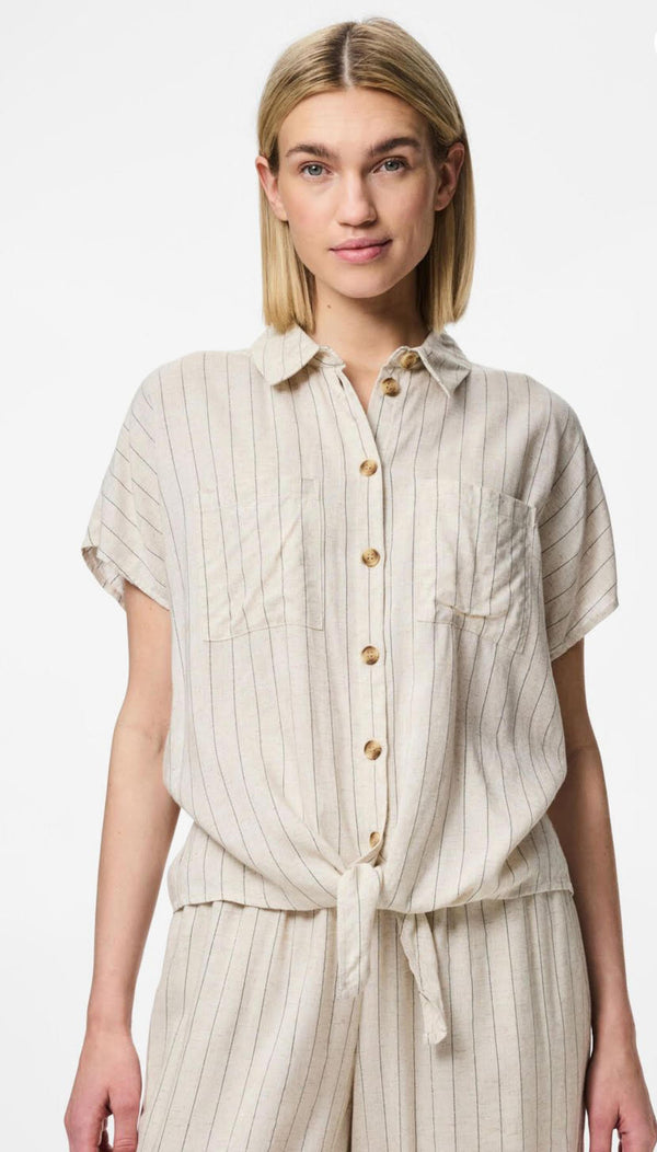 camisa manga corta con lazo alante