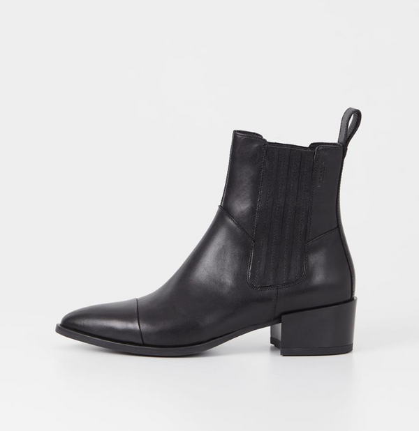 Botin negro puntera