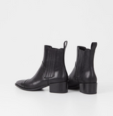 Botin negro puntera