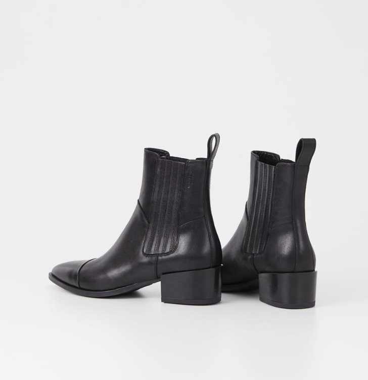 Botin negro puntera