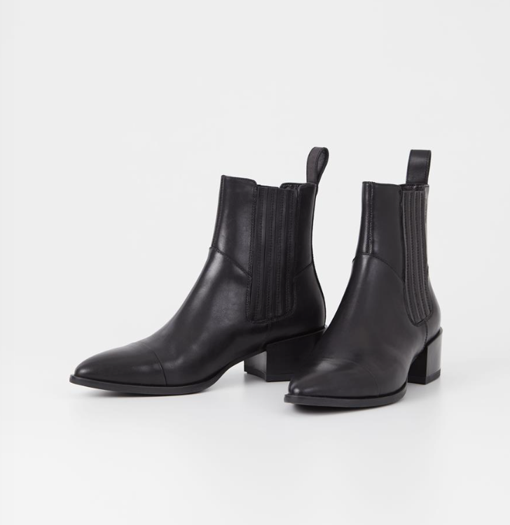 Botin negro puntera