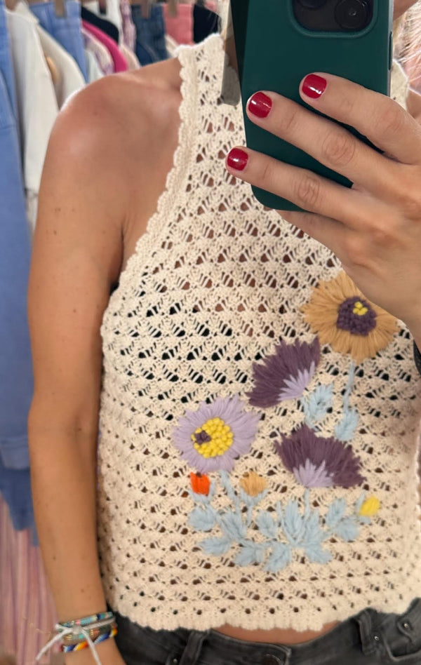 top croche flores bordadas