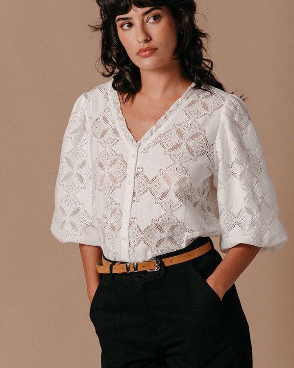Camisa encaje romantica manga abullonada