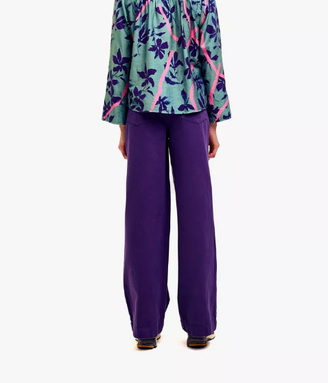 pantalon morado vaquero