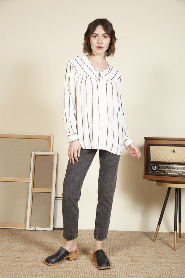 Camisa beige/blanca multiboton visto