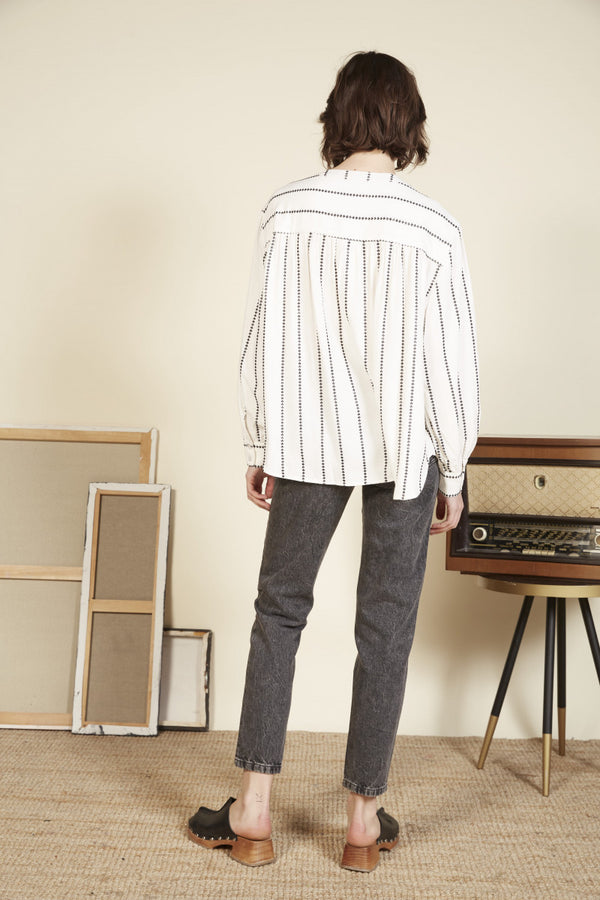 Camisa beige/blanca multiboton visto