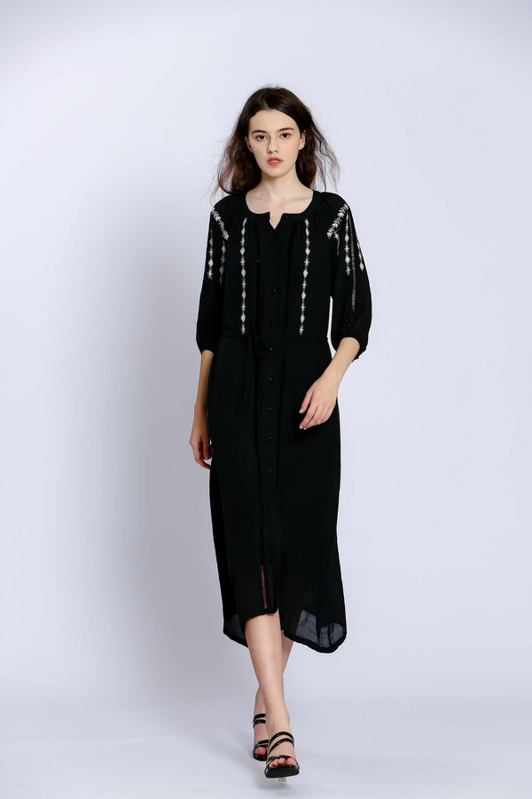 vestido negro bordado blanco