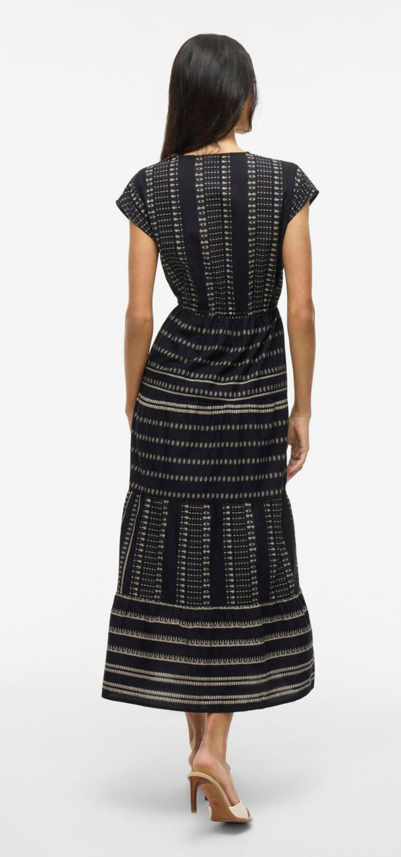 Vestido volantes cuello pico