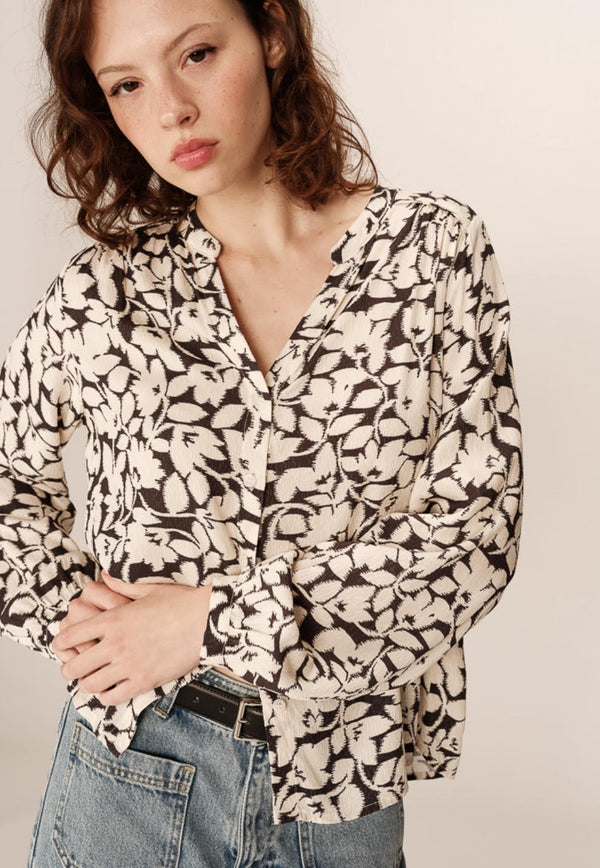 camisa  cuello mao blanco negro