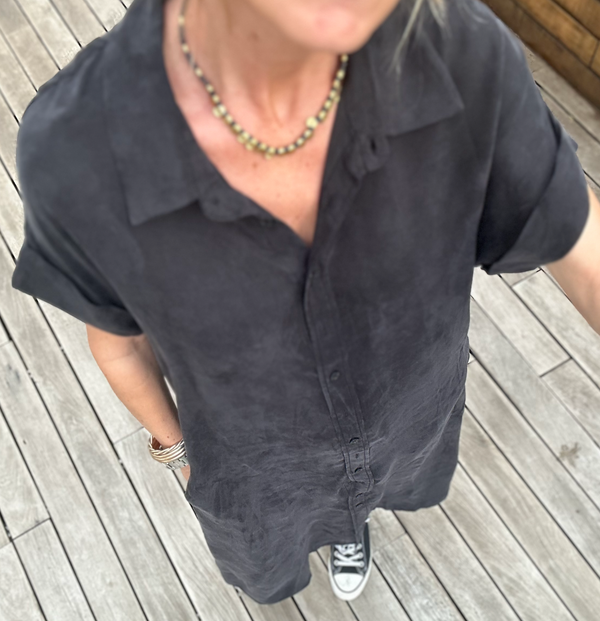 vestido camisero negro