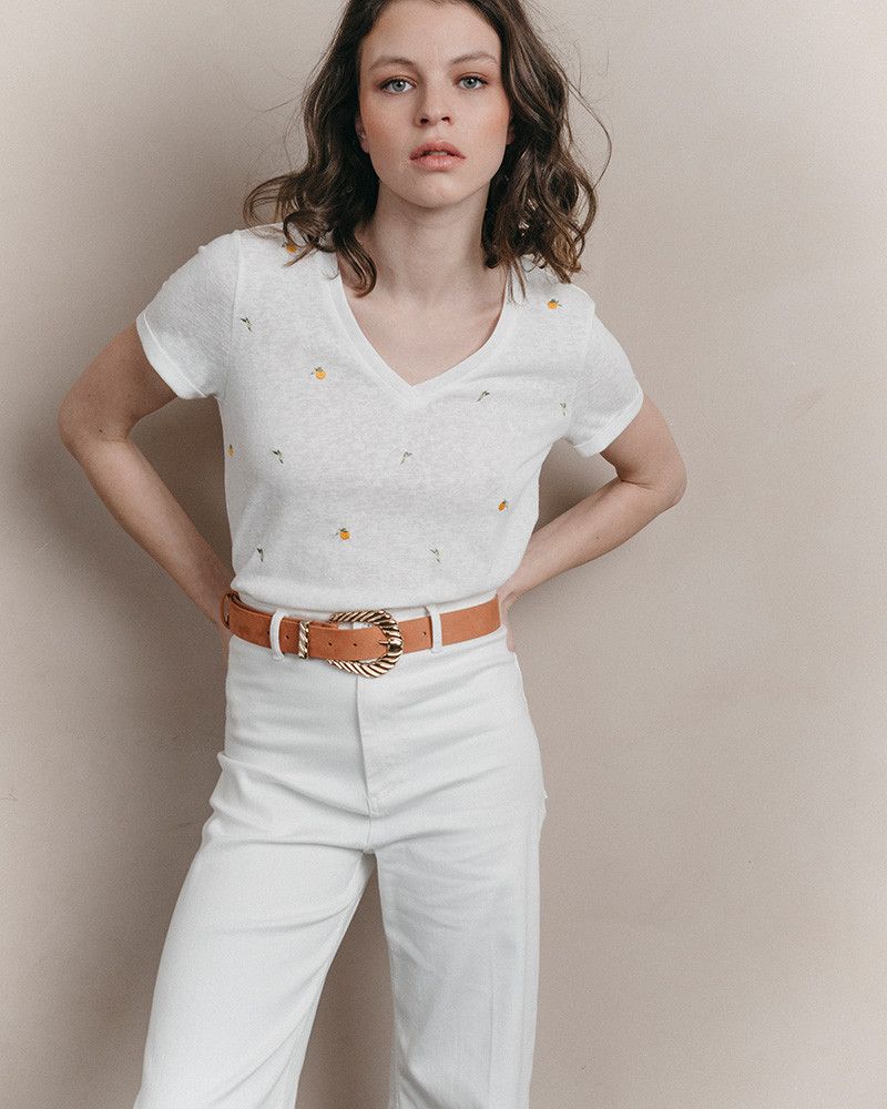 CAMISETA CON BORDADOS PQ